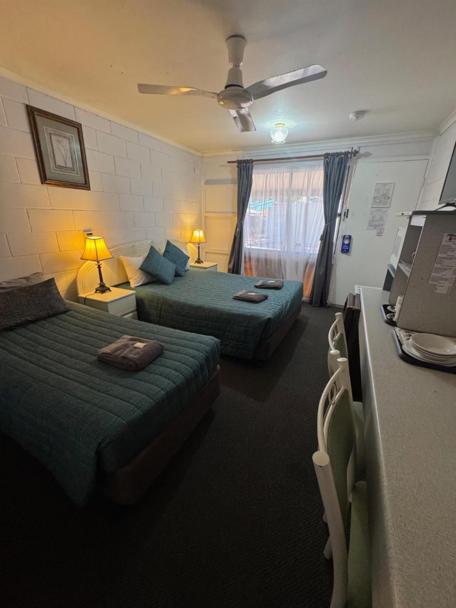 Warrego Motel Charleville Exterior photo